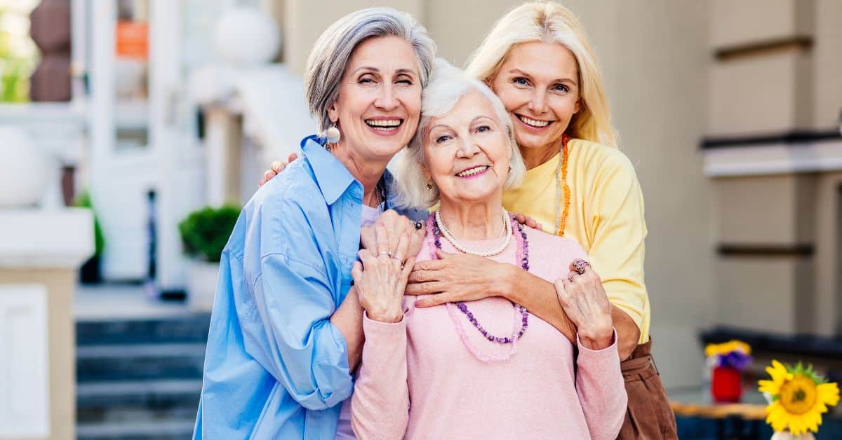 How To Build Lasting Friendships At An Assisted Living Facility 1 Happy-Senior-Women-Friends-In-Assisted-Living-Community